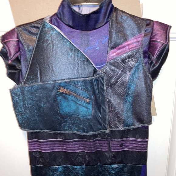 Descendants 3 MAL Halloween costume 2 pieces small (4-6x) - Picture 5 of 10